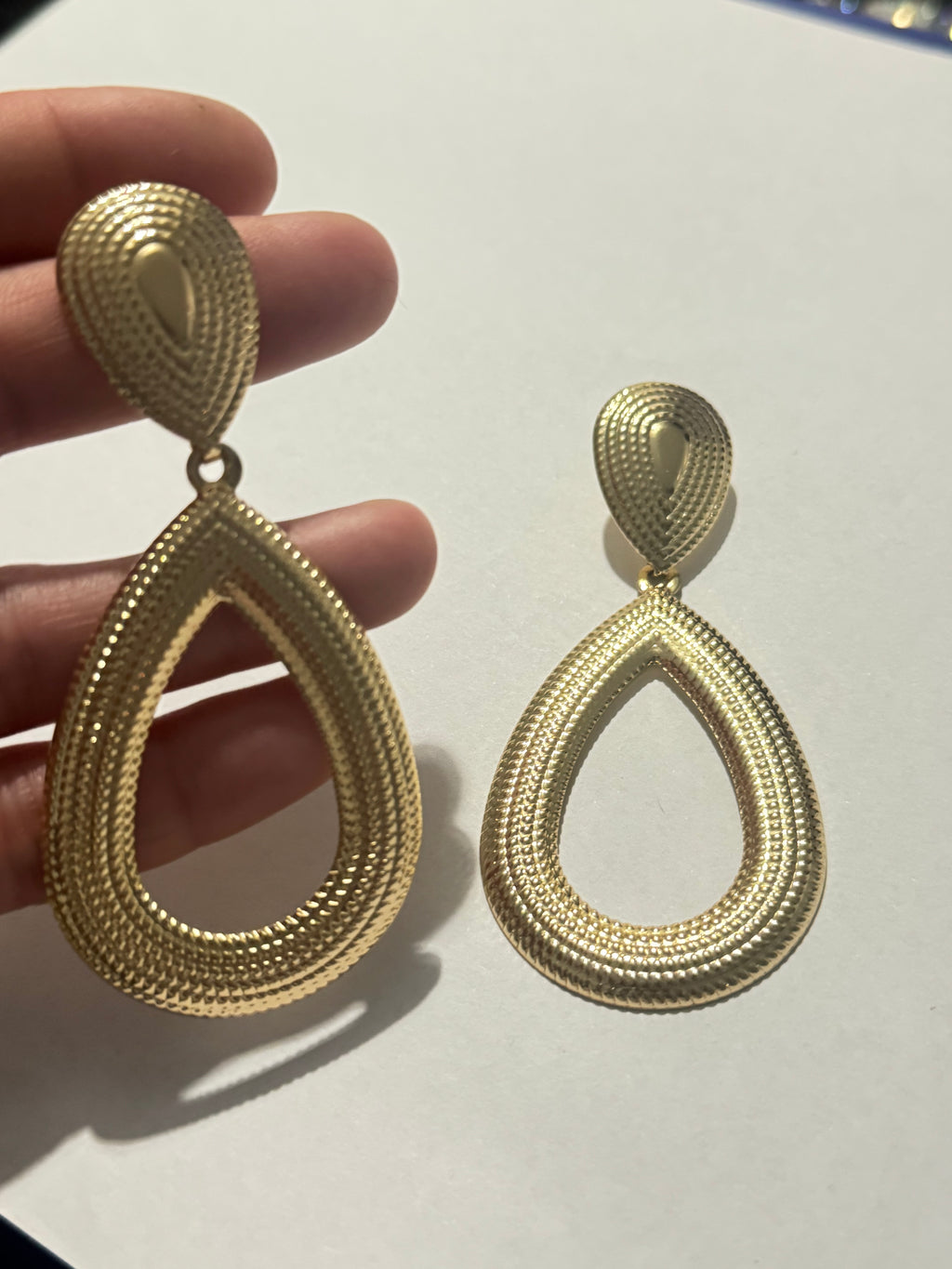 Gold Teardrop Statement Earrings – Oversized Hollow Drop Earrings – Textured Gold Dangle Earrings – Lightweight Geometric Jewelry for Women