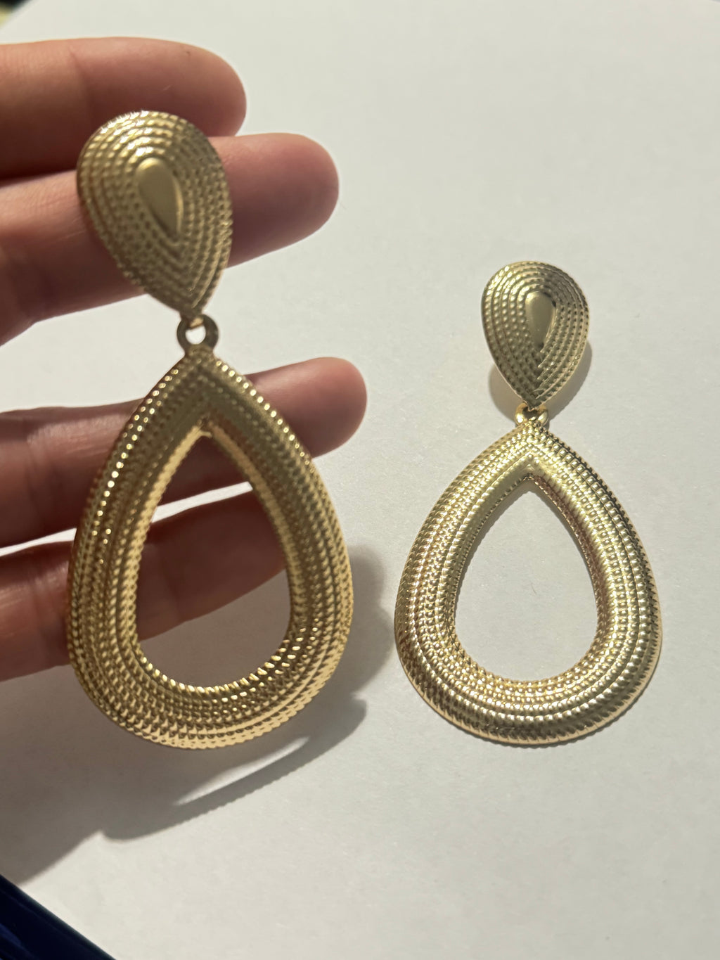 Gold Teardrop Statement Earrings – Oversized Hollow Drop Earrings – Textured Gold Dangle Earrings – Lightweight Geometric Jewelry for Women