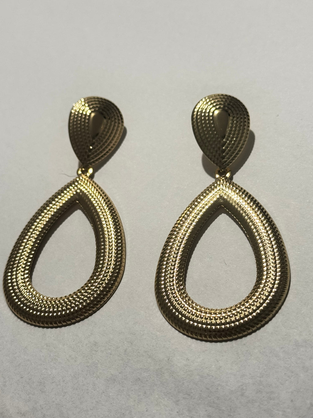 Gold Teardrop Statement Earrings – Oversized Hollow Drop Earrings – Textured Gold Dangle Earrings – Lightweight Geometric Jewelry for Women
