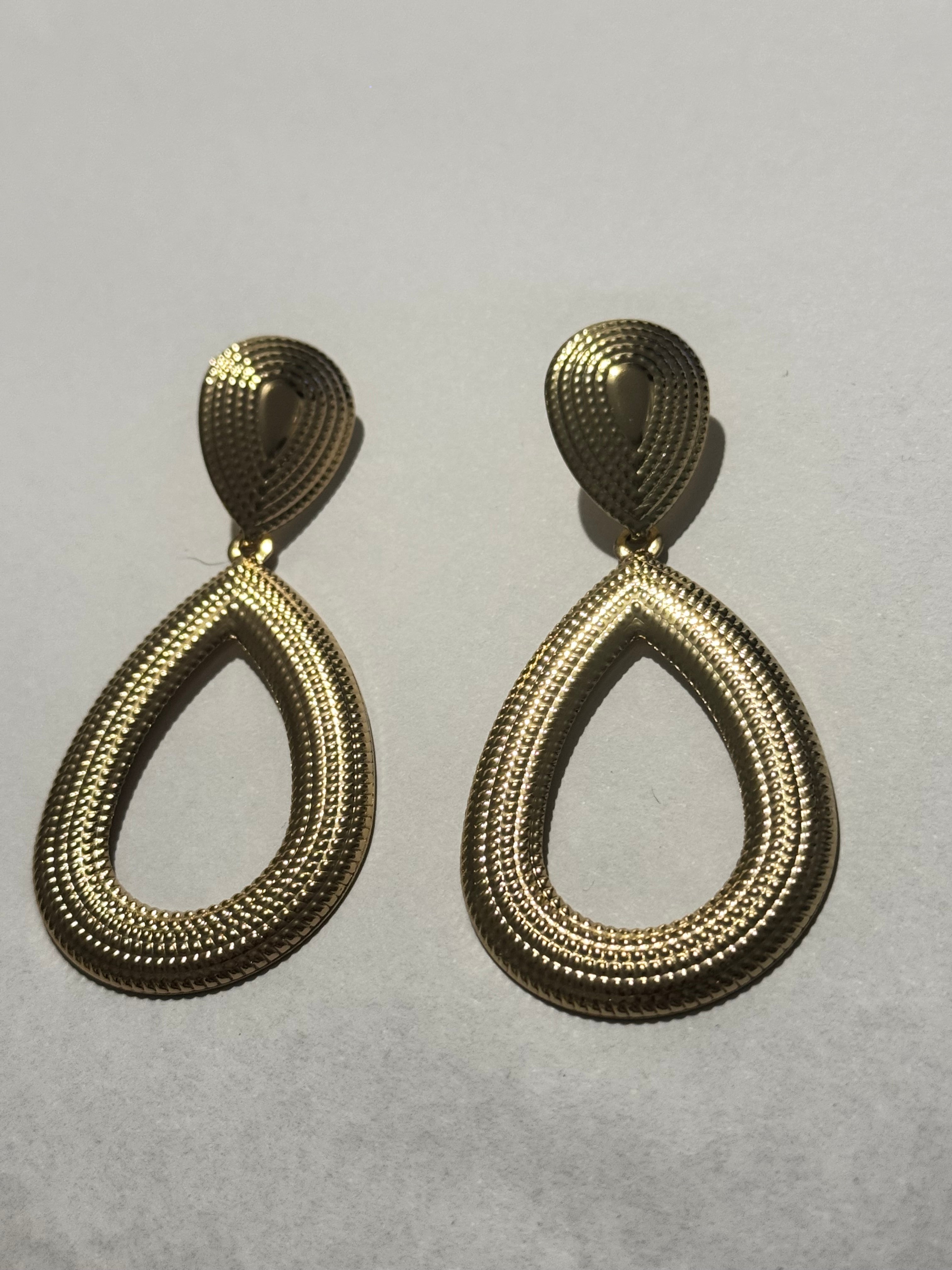 Gold Teardrop Statement Earrings – Oversized Hollow Drop Earrings – Textured Gold Dangle Earrings – Lightweight Geometric Jewelry for Women