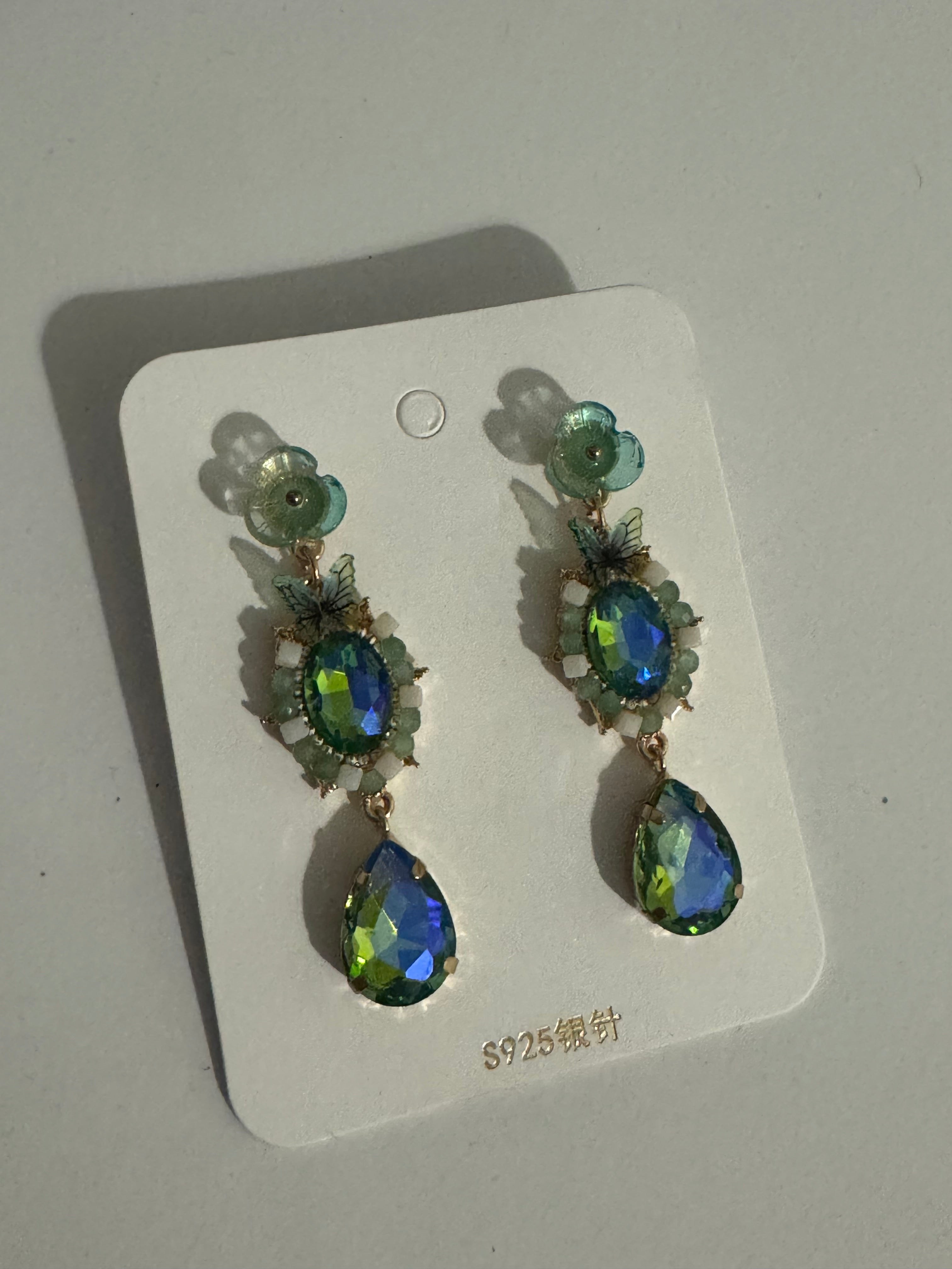 Vintage Green Crystal Butterfly Drop Earrings – Floral Statement Dangle Earrings – Iridescent Rhinestone Teardrop Earrings – Gift for Women