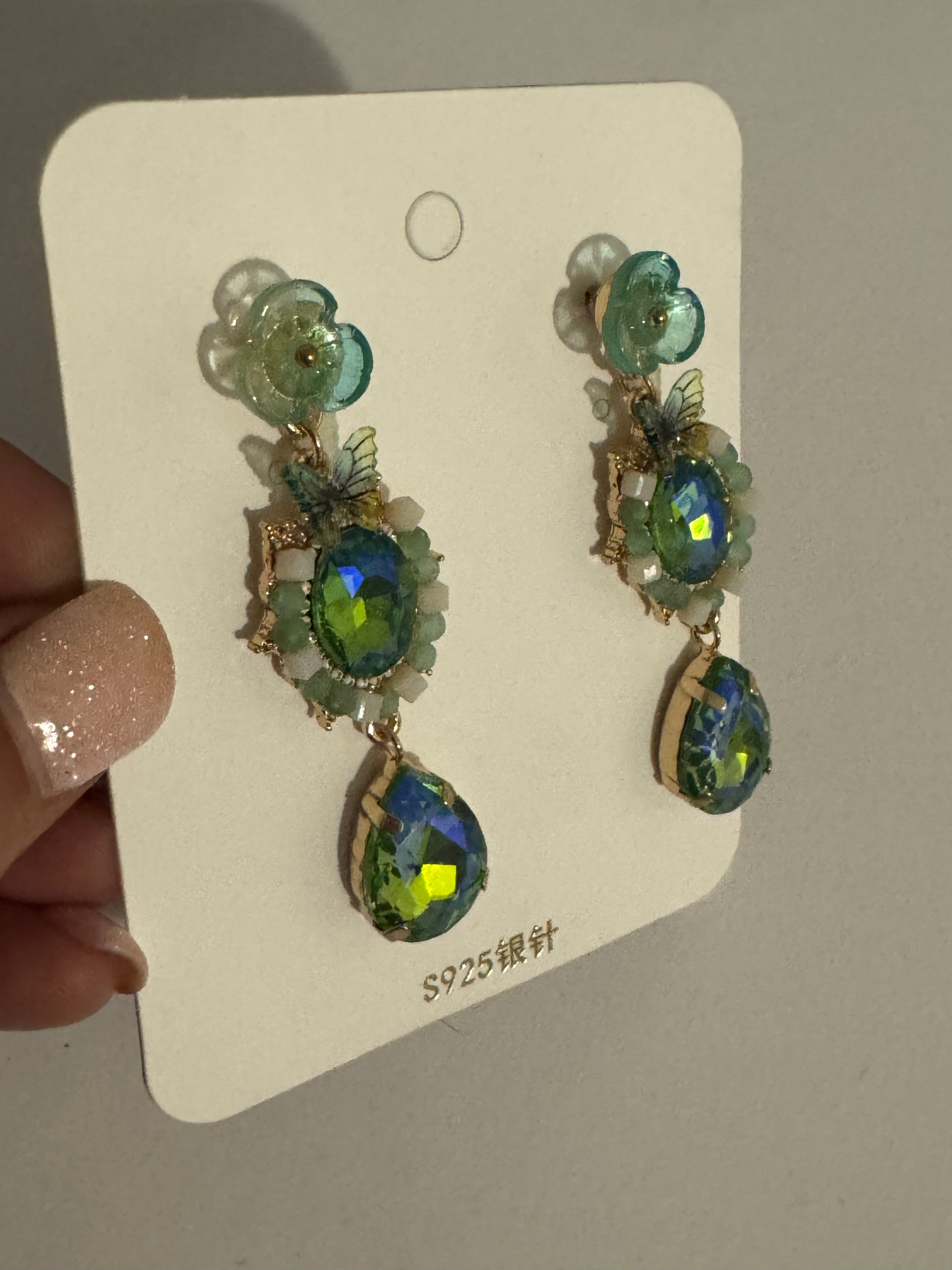 Vintage Green Crystal Butterfly Drop Earrings – Floral Statement Dangle Earrings – Iridescent Rhinestone Teardrop Earrings – Gift for Women