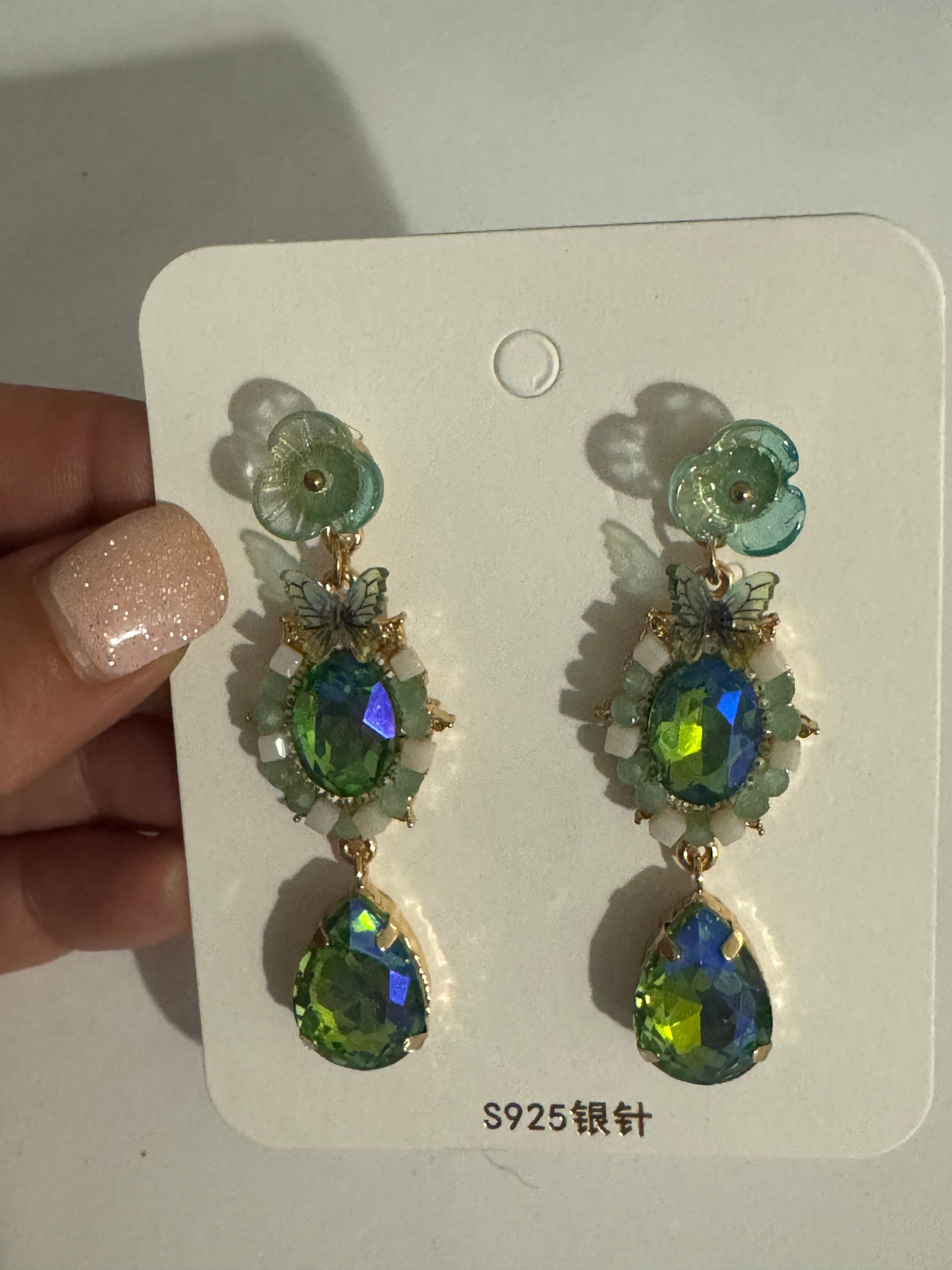 Vintage Green Crystal Butterfly Drop Earrings – Floral Statement Dangle Earrings – Iridescent Rhinestone Teardrop Earrings – Gift for Women