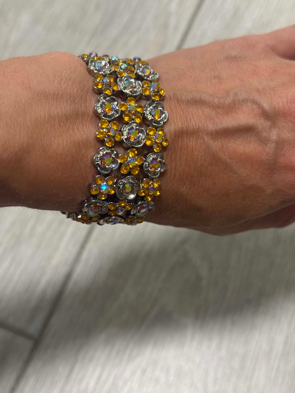 Retro Amber Crystal Flower Bracelet – Vintage Silver Tone Rhinestone Bracelet – Bridal, Party & Evening Jewelry