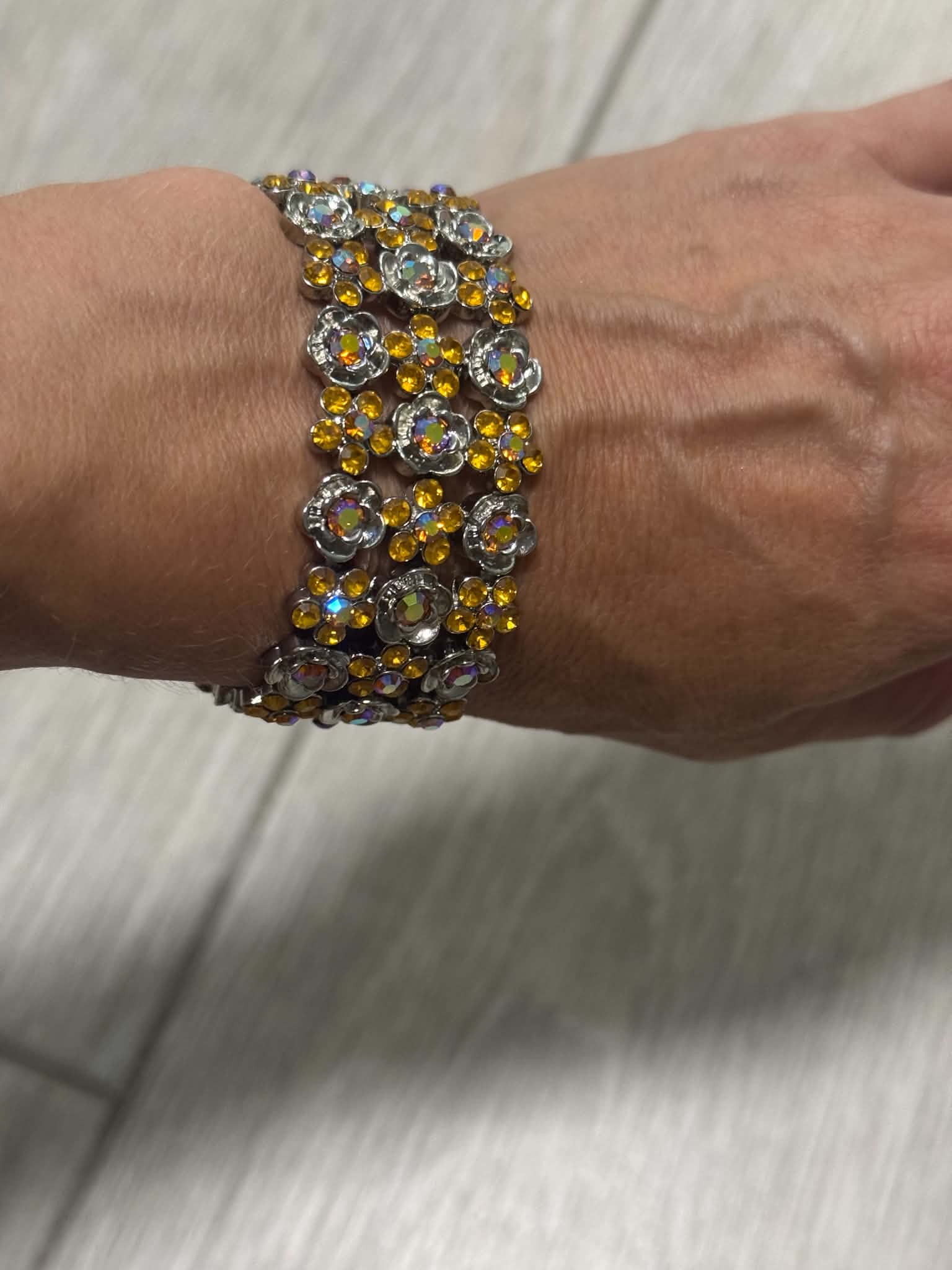 Retro Amber Crystal Flower Bracelet – Vintage Silver Tone Rhinestone Bracelet – Bridal, Party & Evening Jewelry