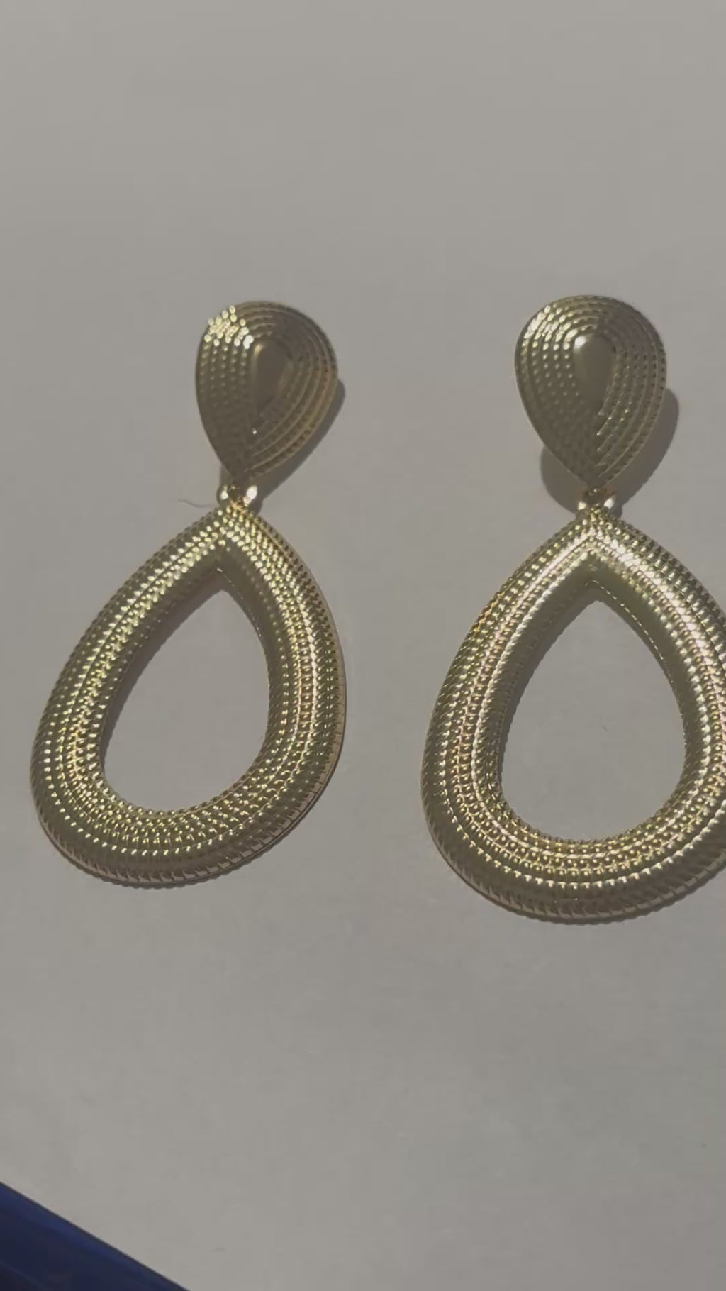 Gold Teardrop Statement Earrings – Oversized Hollow Drop Earrings – Textured Gold Dangle Earrings – Lightweight Geometric Jewelry for Women